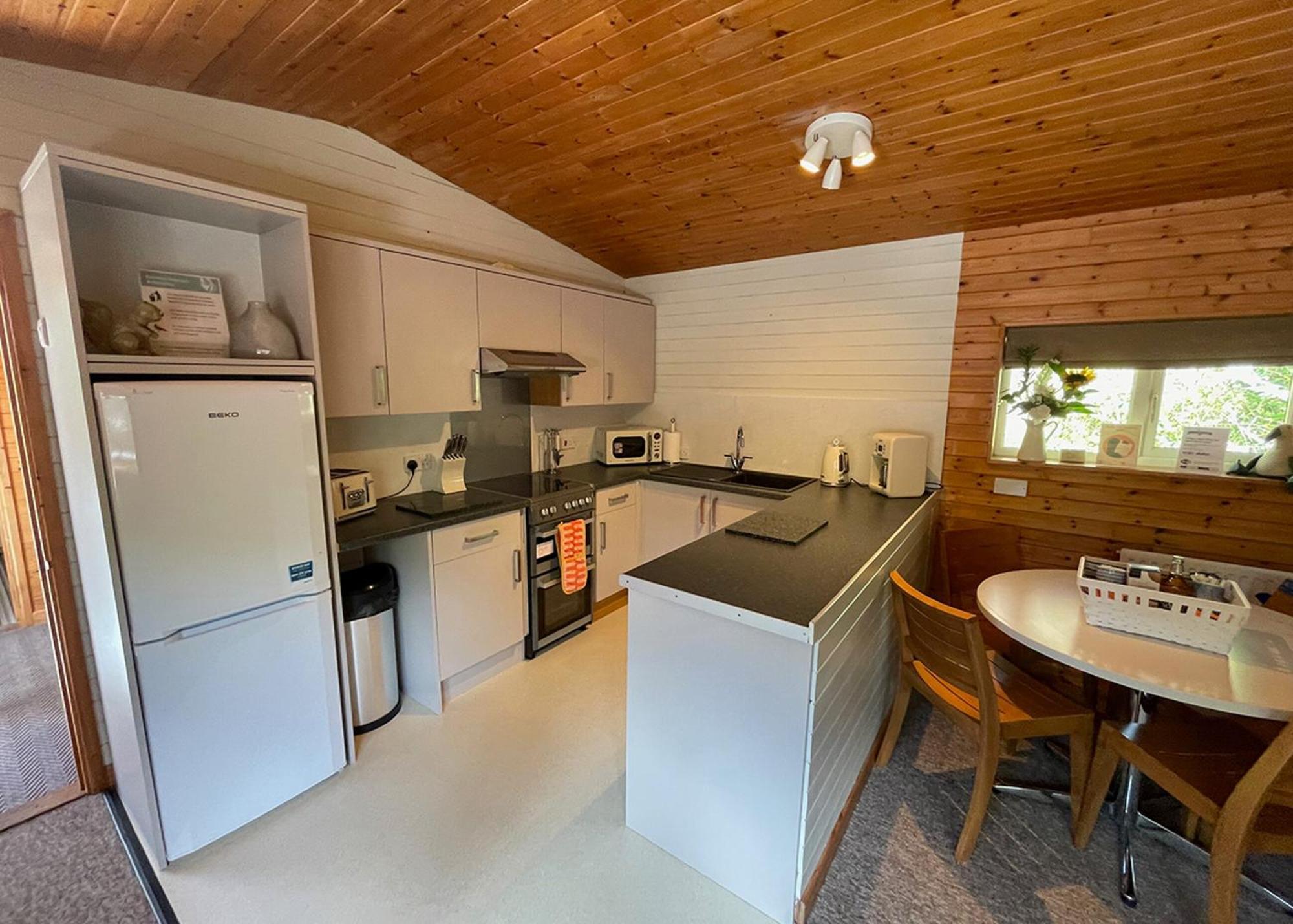 Ivyleaf Combe Lodges Stratton  Exteriör bild