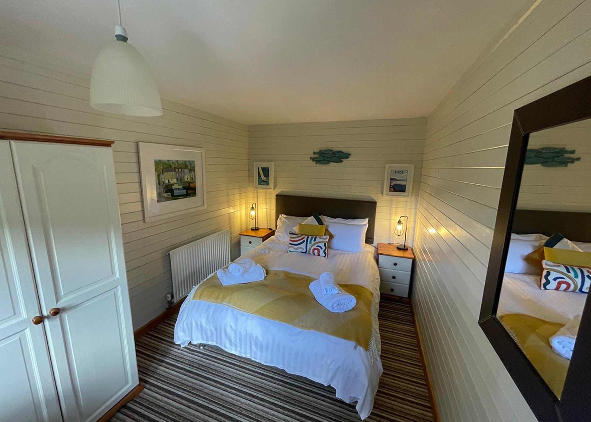 Ivyleaf Combe Lodges Stratton  Exteriör bild
