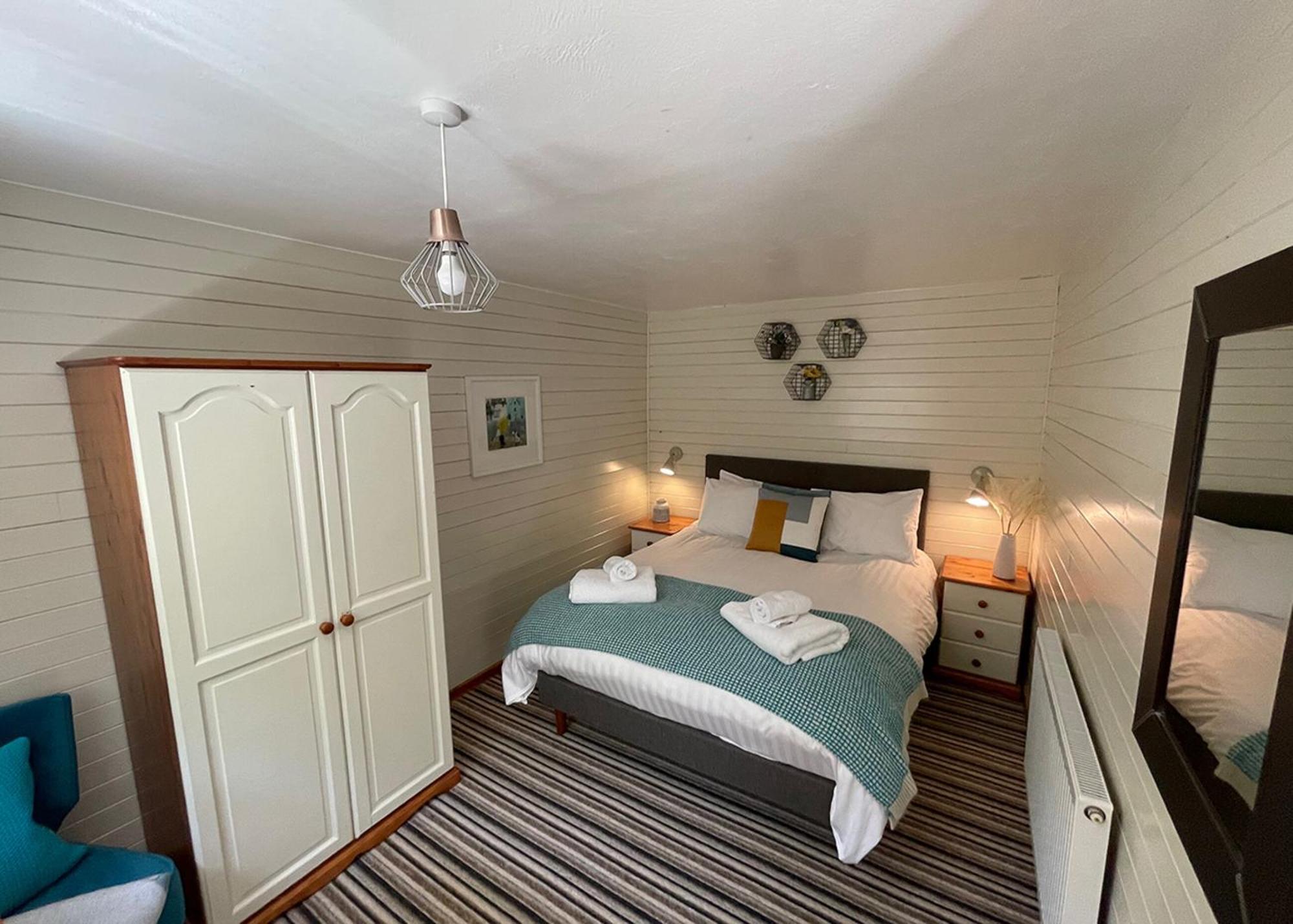 Ivyleaf Combe Lodges Stratton  Exteriör bild
