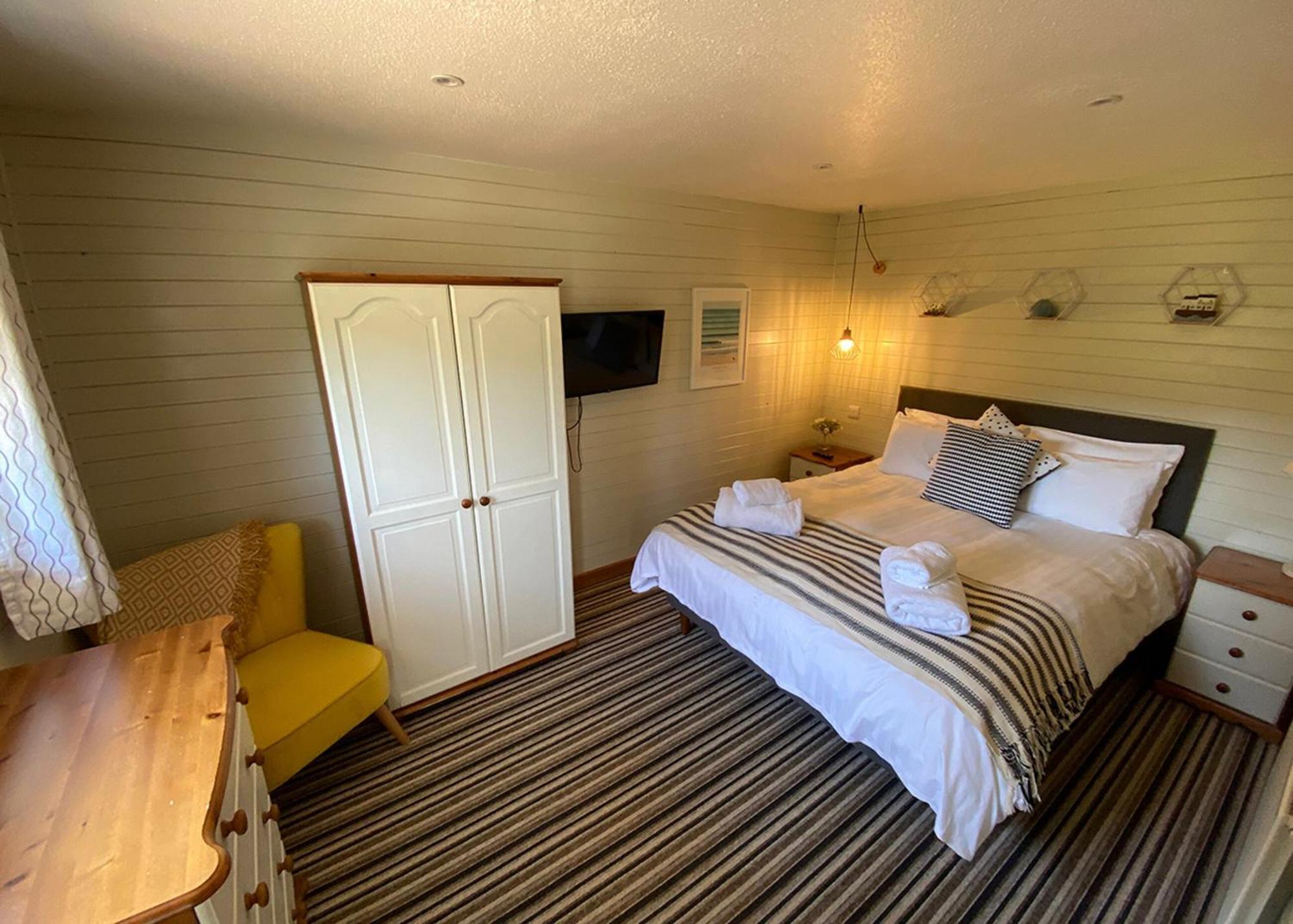 Ivyleaf Combe Lodges Stratton  Exteriör bild