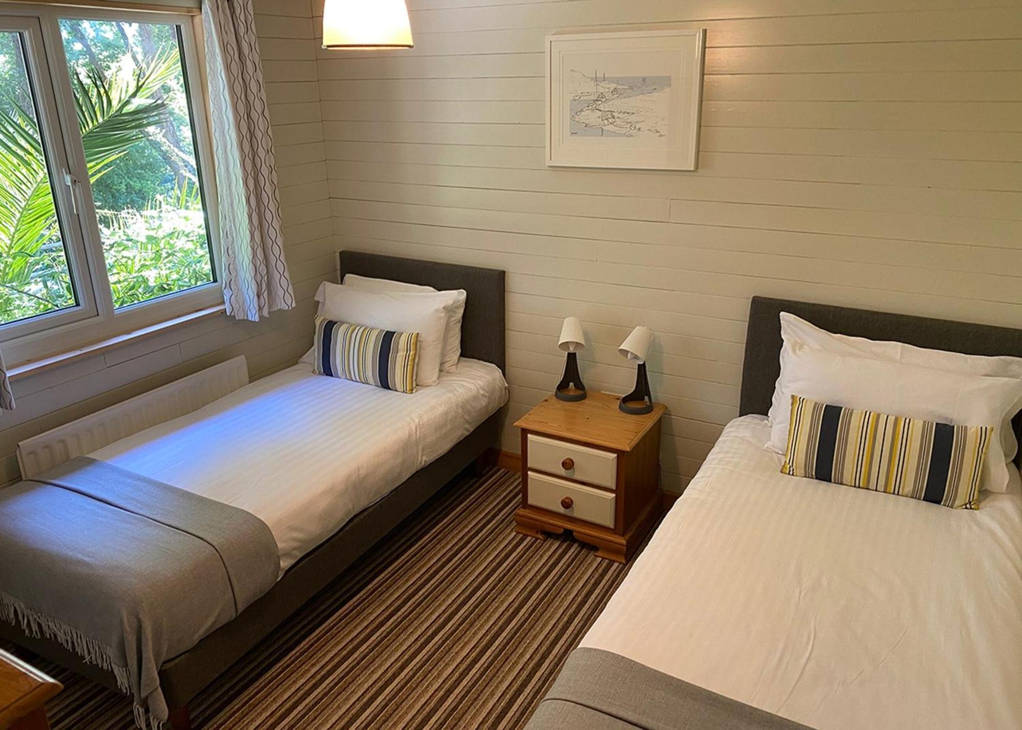 Ivyleaf Combe Lodges Stratton  Rum bild