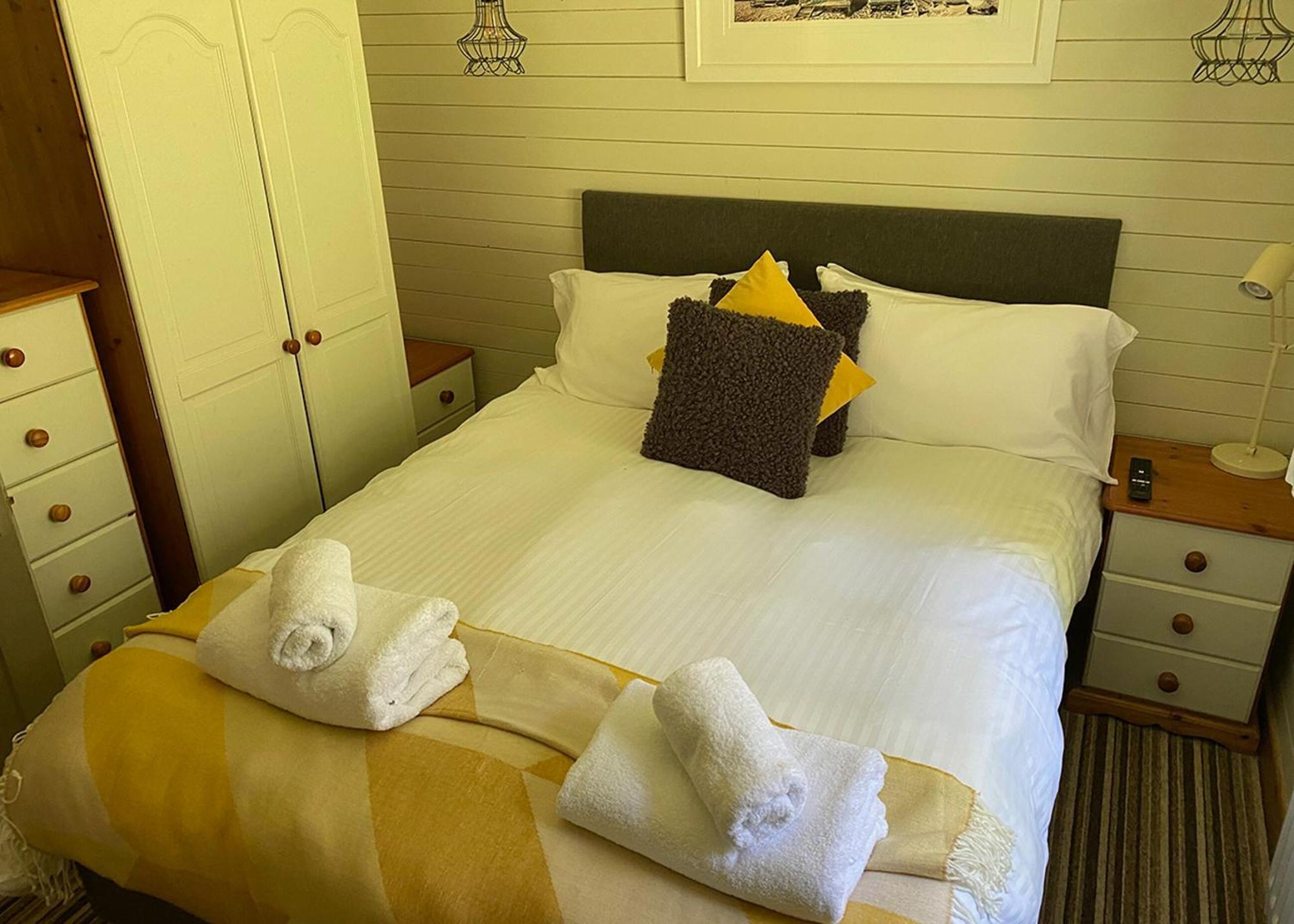 Ivyleaf Combe Lodges Stratton  Rum bild